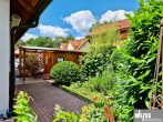 Entdecken Sie Ihr neues Zuhause: Stilvoll wohnen in gepflegter Doppelhaushälfte - Gartenhaus Rückseite Haus