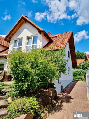 Entdecken Sie Ihr neues Zuhause: Stilvoll wohnen in gepflegter Doppelhaushälfte, 97855 Triefenstein, Doppelhaushälfte
